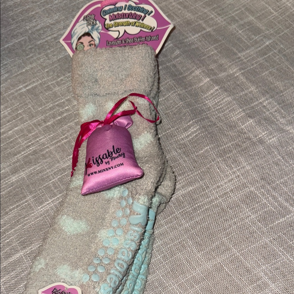Fissable by Minnx Cozy Lavender Dot Grip Socks - Pink Accent